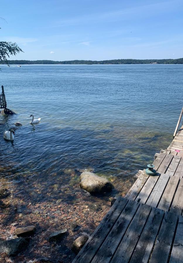 Charmig Stuga Av Rustik Stil I Stockholms Omrade Villa Esterno foto